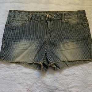 LC Lauren Conrad Jean Shorts